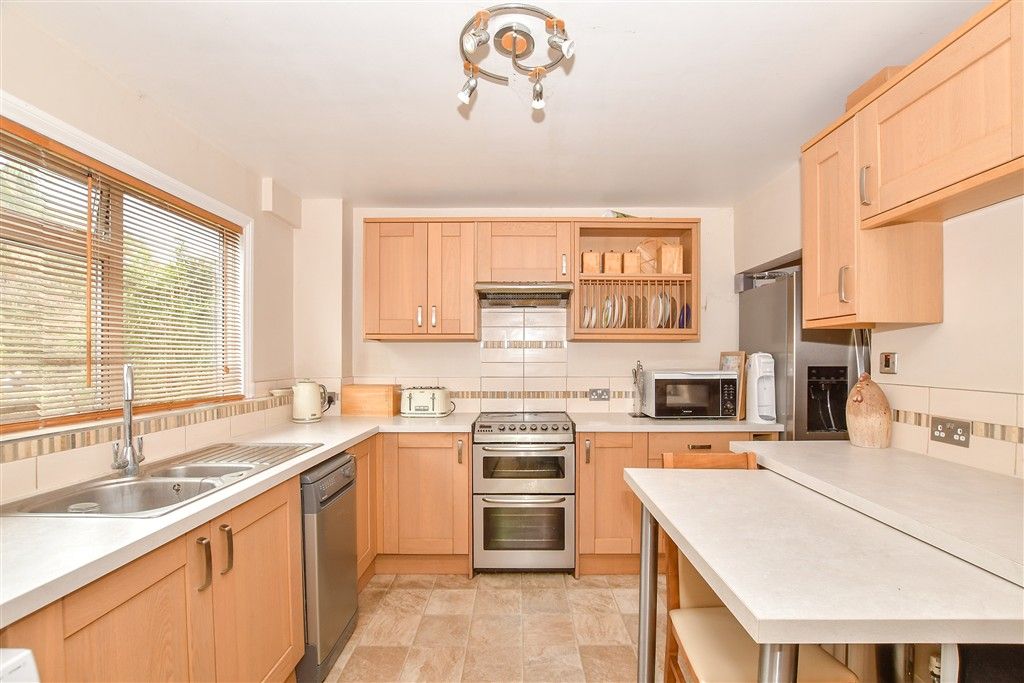 Property photo 3 of 14 Kitchen