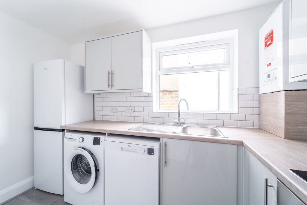 Property photo 3 of 10 Mba07675