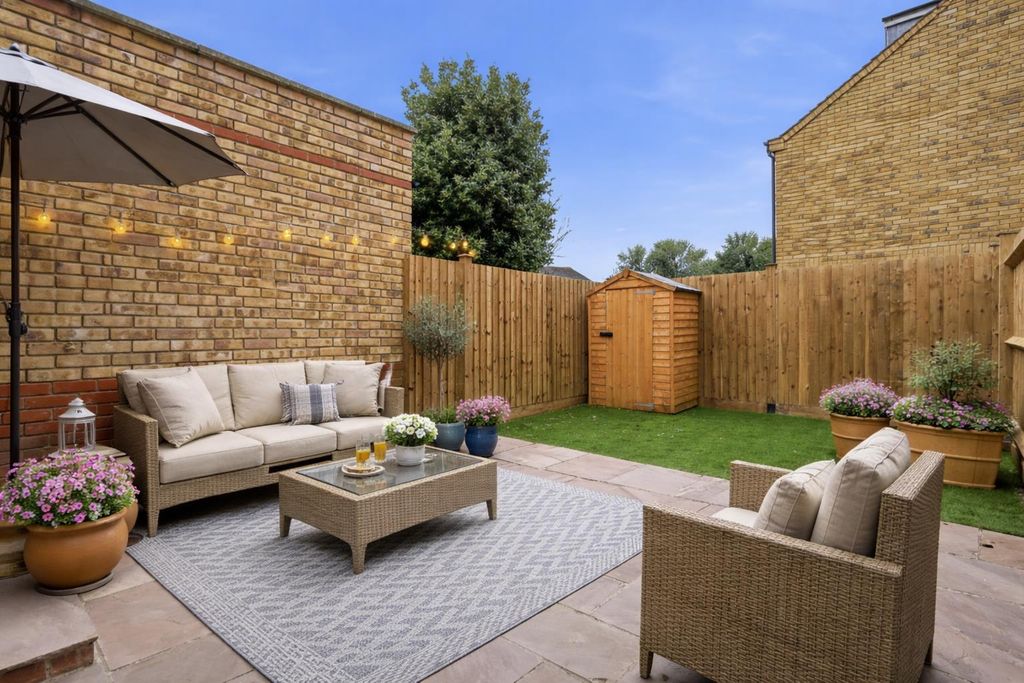 Property photo 3 of 16 Garden