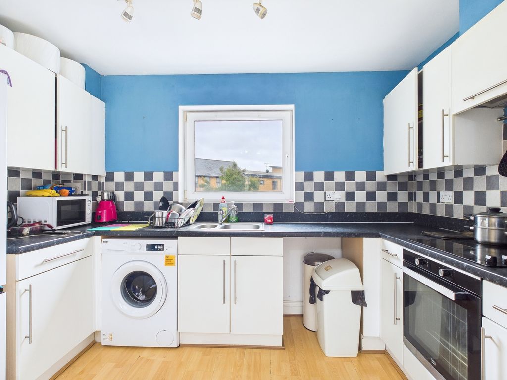 Property photo 2 of 10 Cam01338G0-Pr0140-Still005