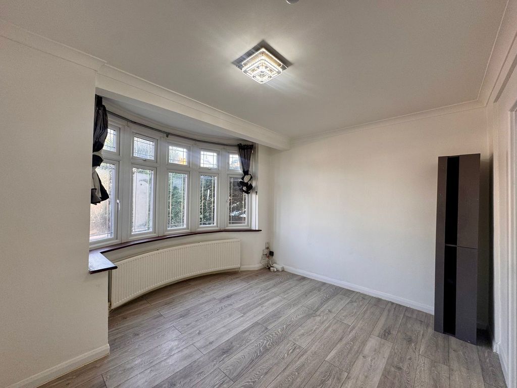 Property photo 3 of 14 Photo 6