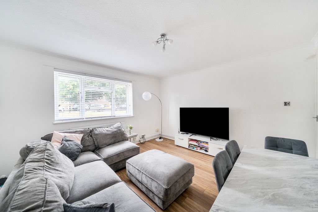 Property photo 2 of 16 1495546-11-6A622B...
