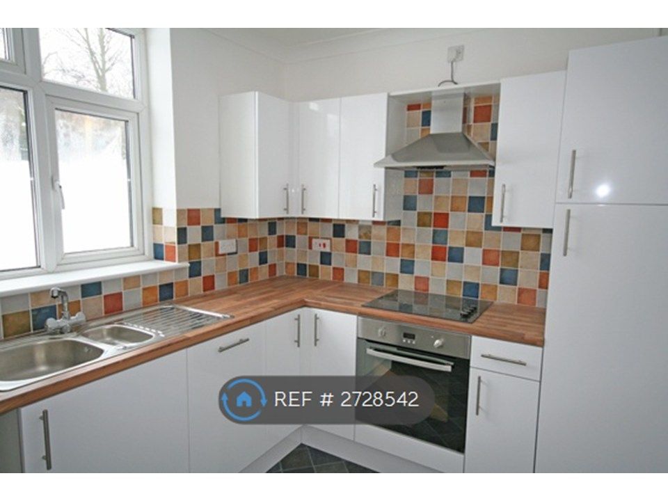 Property photo 3 of 7 Fitted Kitchen