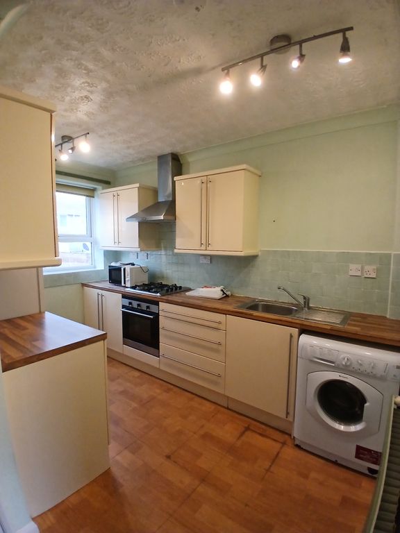 Property photo 2 of 6 Kitchen (2)