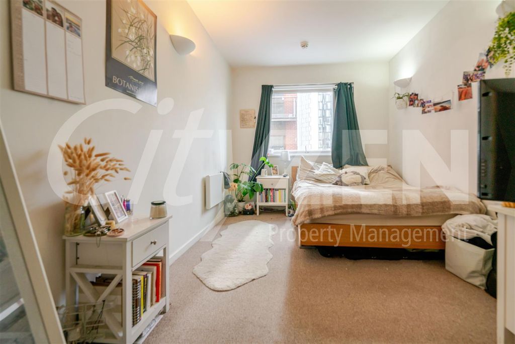 Property photo 3 of 18 Bedroom