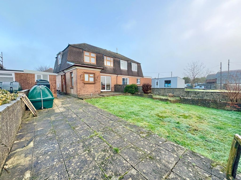 Property photo 2 of 20