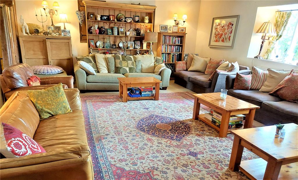 Property photo 3 of 38 Sitting Room