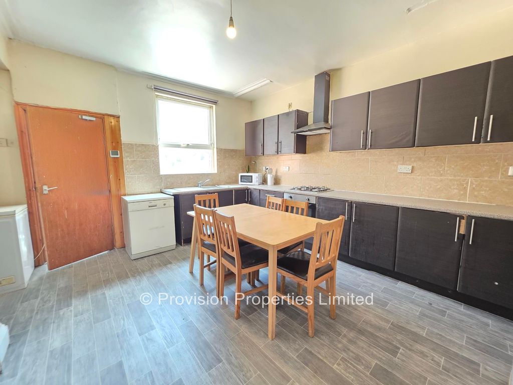 Property photo 2 of 11 Photo