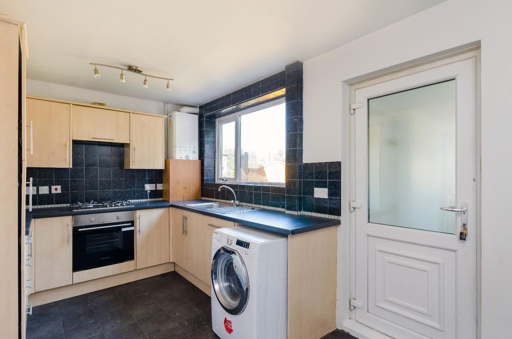 Property photo 3 of 8 Picture 3