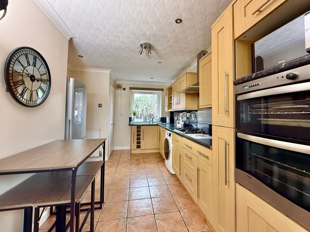 Property photo 3 of 13 Kitchen