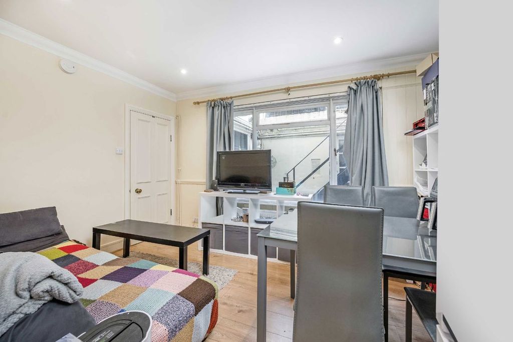 Property photo 3 of 7
