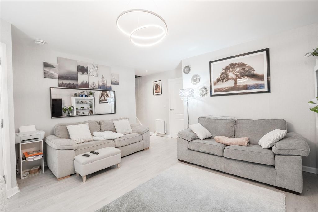 Property photo 3 of 16 Lounge-1.Jpg