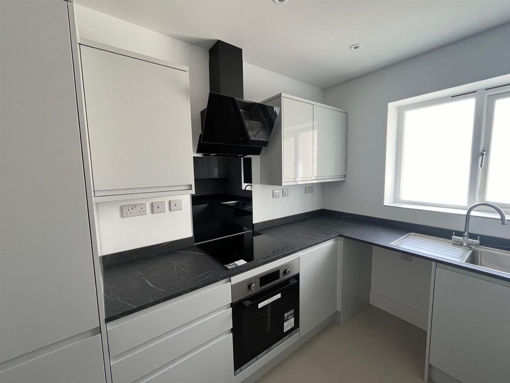 Property photo 2 of 11 4168 Kitchen.Jpg