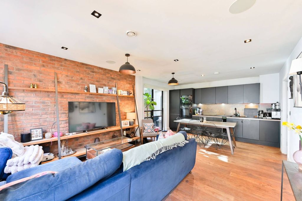 Property photo 3 of 9