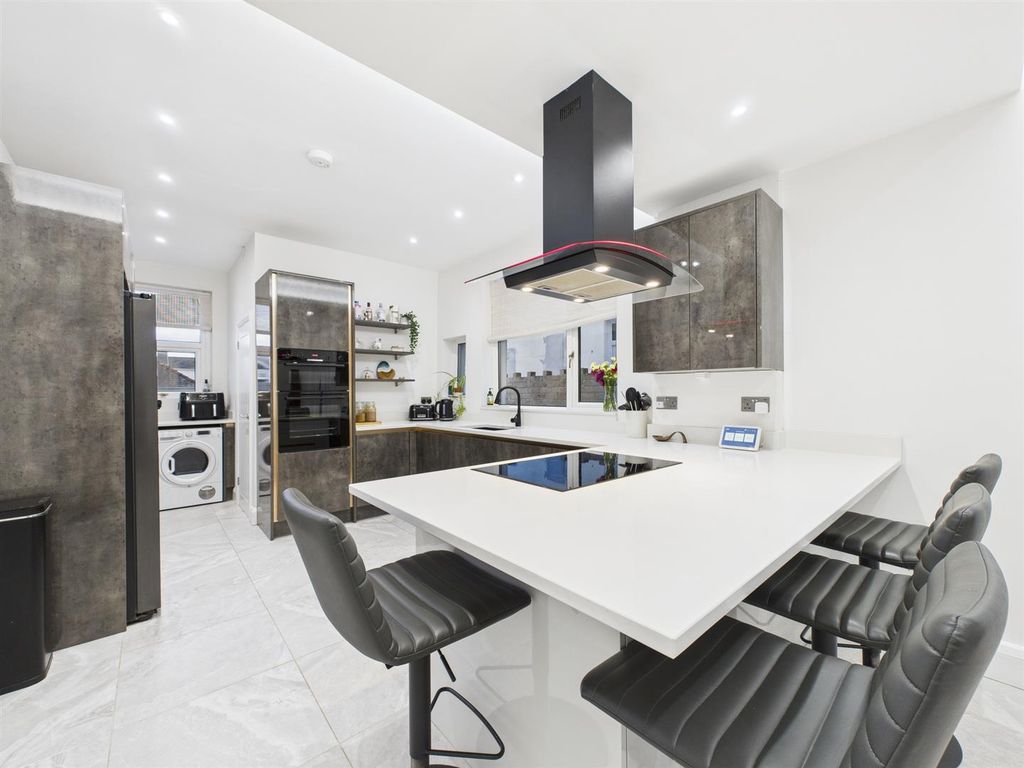 Property photo 2 of 30 Cam02295G0-Pr0372-Still011.Jpg