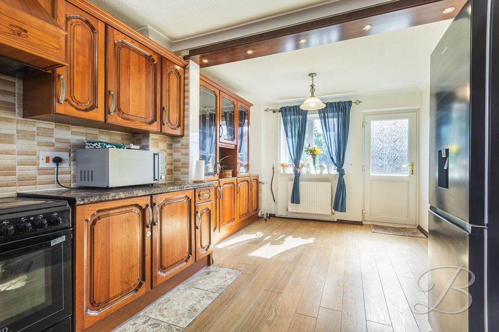 Property photo 2 of 16 Kitchen