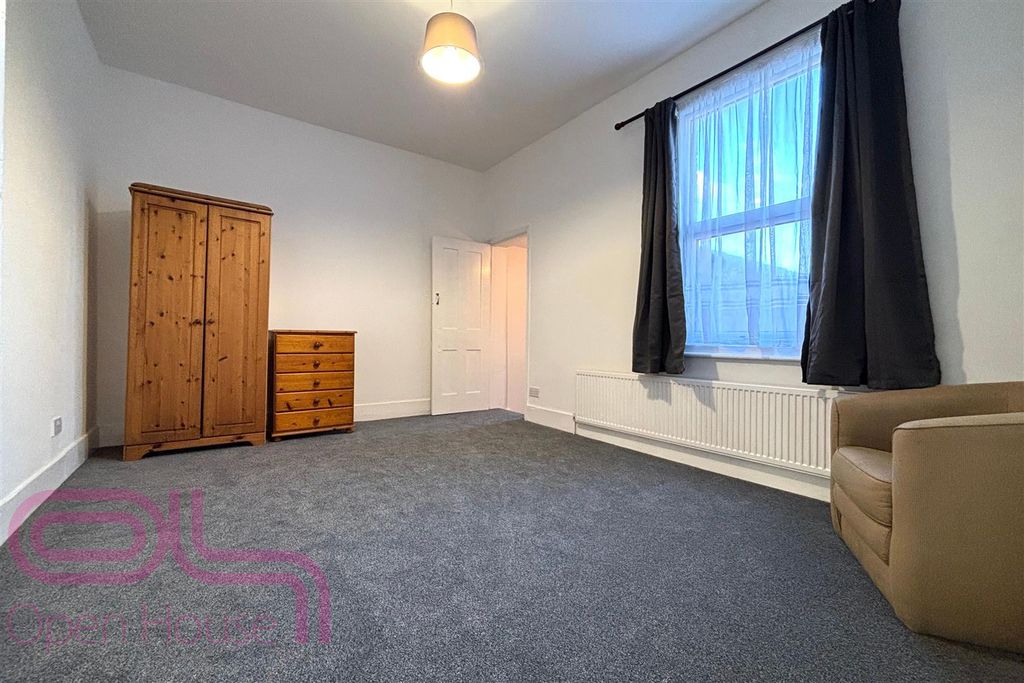 Property photo 2 of 9 Inwood Road - Bedroom 1.Jpg