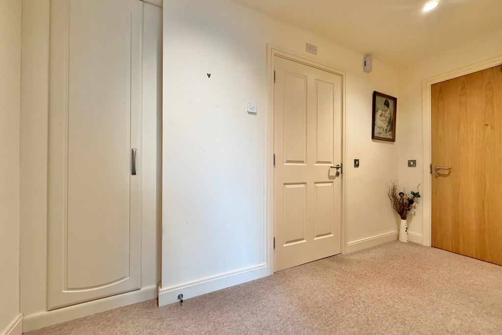 Property photo 3 of 18 Hallway