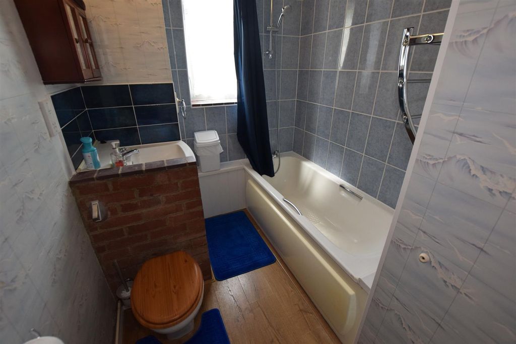 Property photo 3 of 5 Bathroom