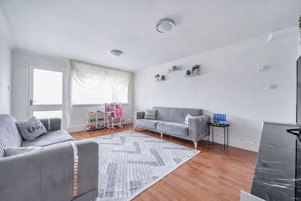 Property photo 2 of 13 Picture No. 32