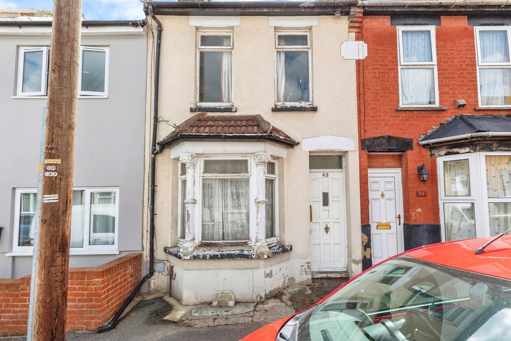 Property photo 1 of 8