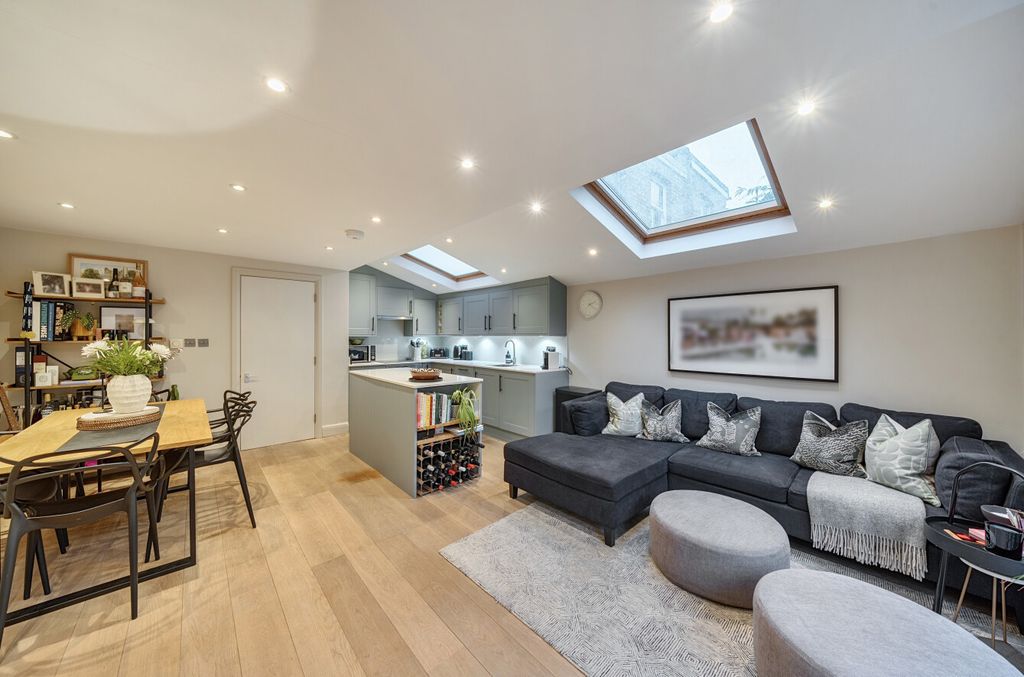 Property photo 2 of 14 1395017-10-694Aaa...