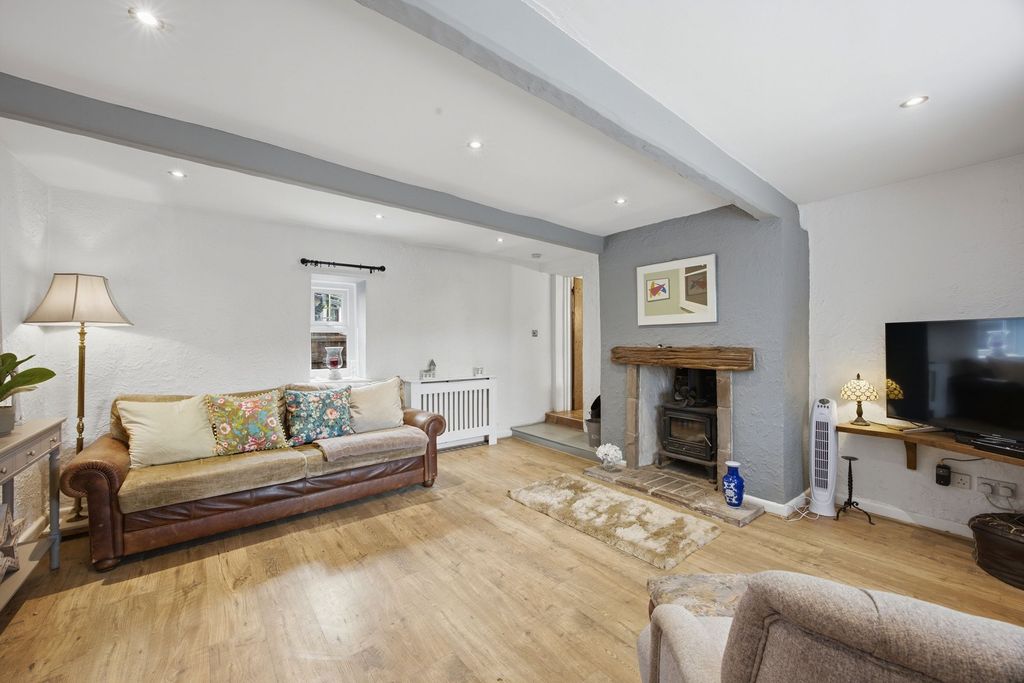 Property photo 3 of 43