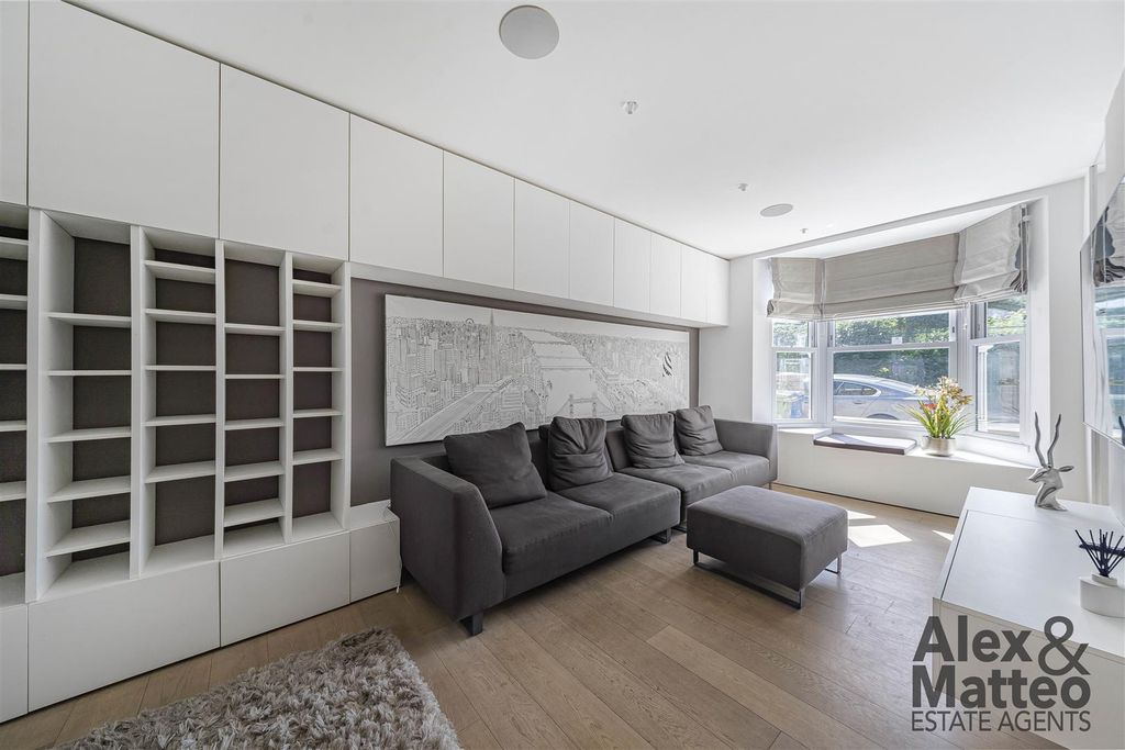 Property photo 1 of 30 Gomm Road
