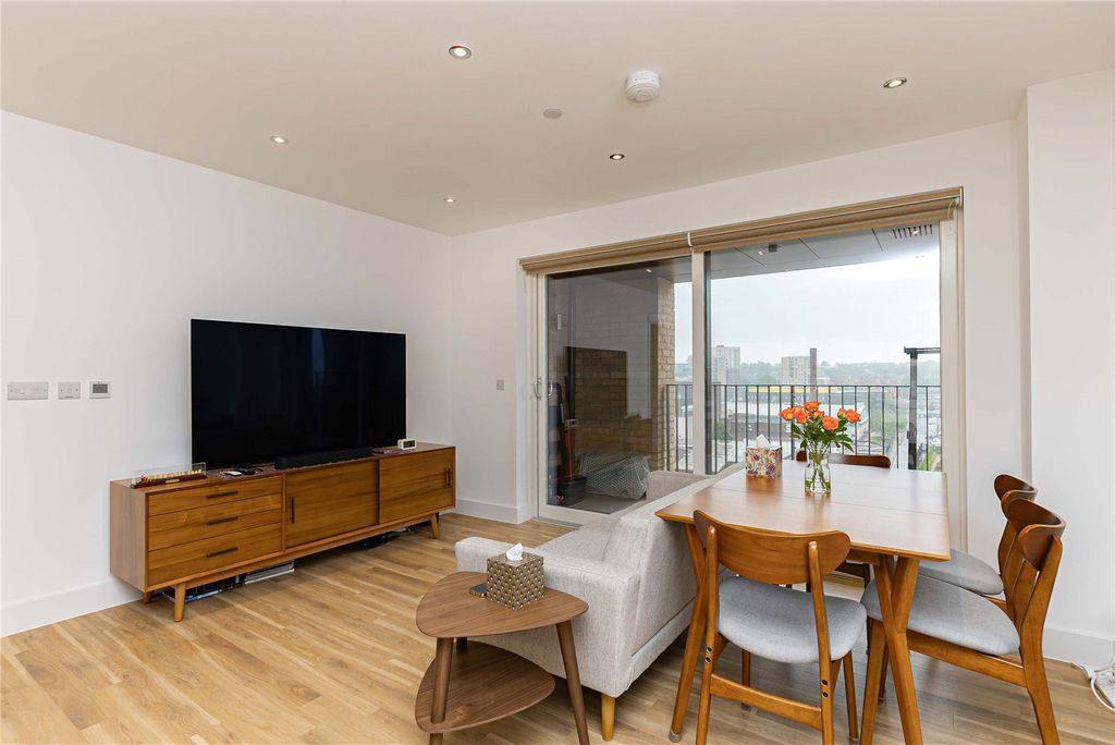 Property photo 2 of 15 Picture No. 30