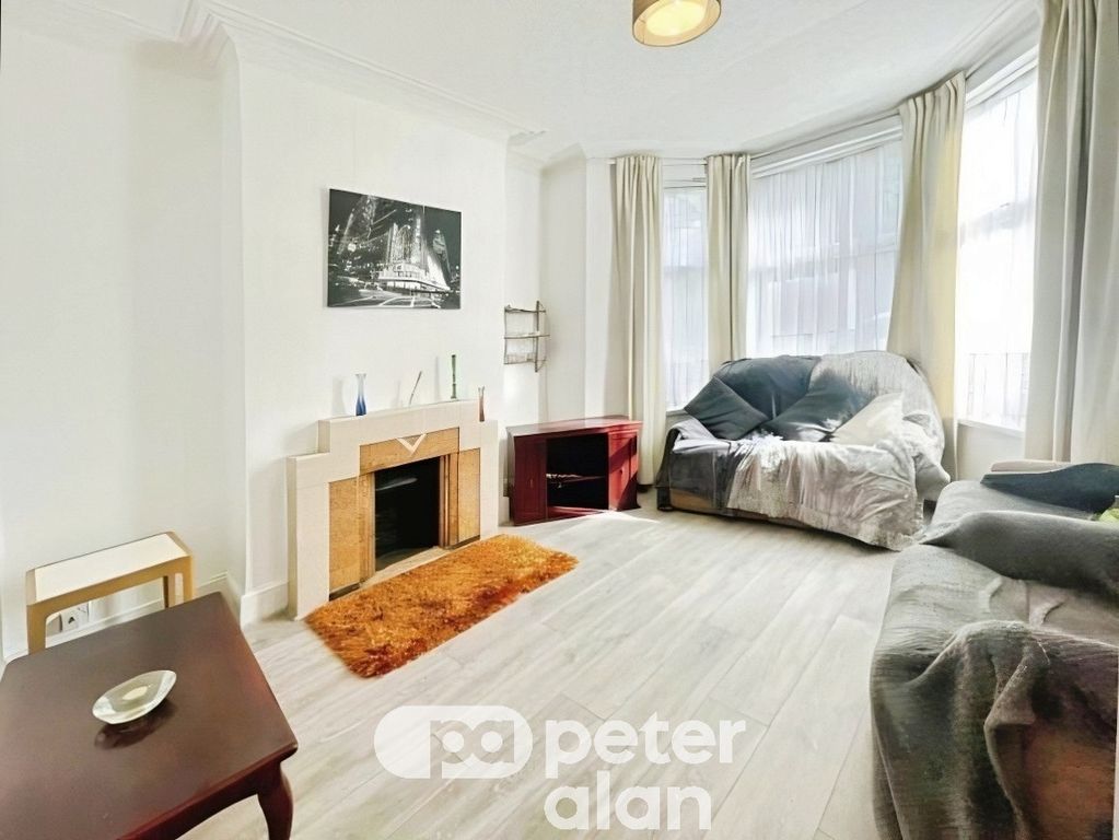 Property photo 3 of 13 Living Room