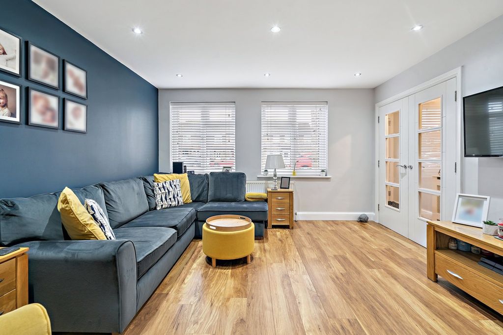 Property photo 2 of 24