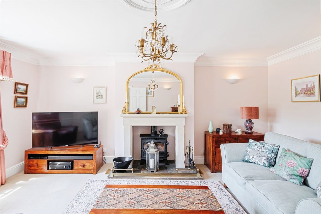 Property photo 2 of 22