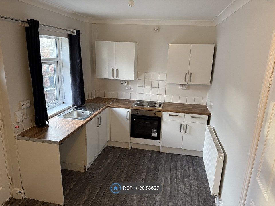 Property photo 2 of 9 Kitchen
