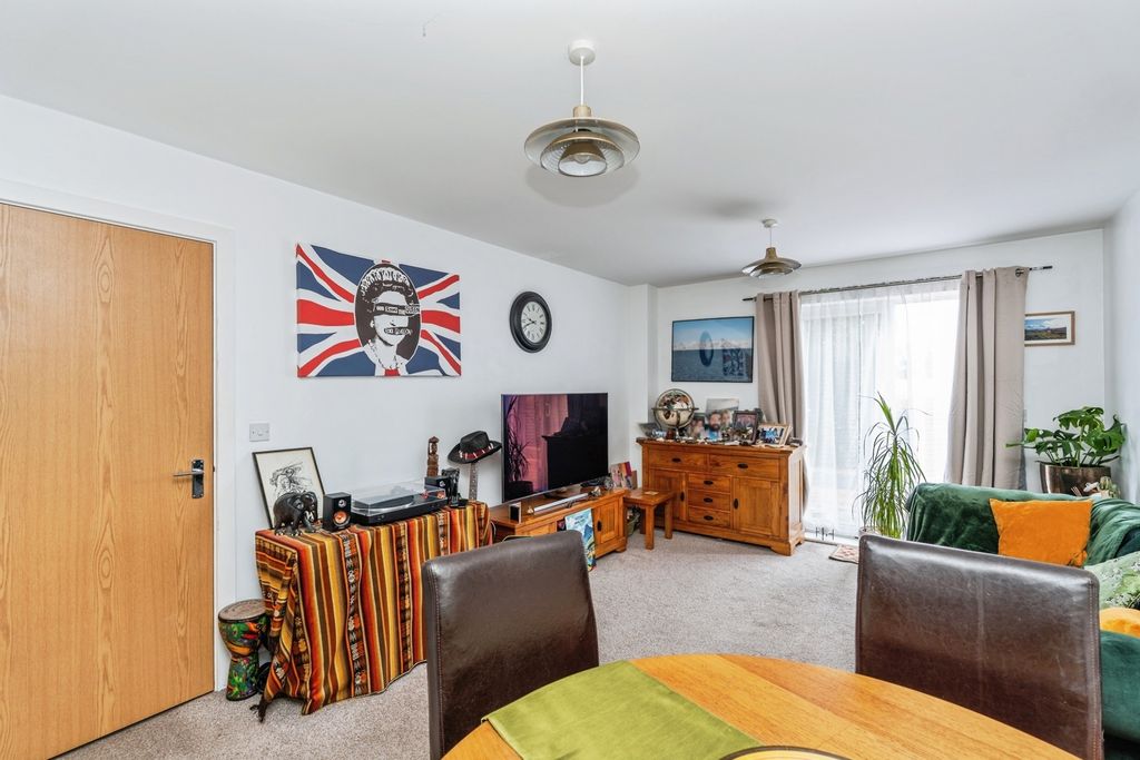 Property photo 2 of 19 Pbox-Img.Jpg