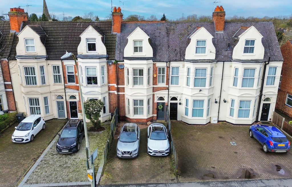 Property photo 1 of 32