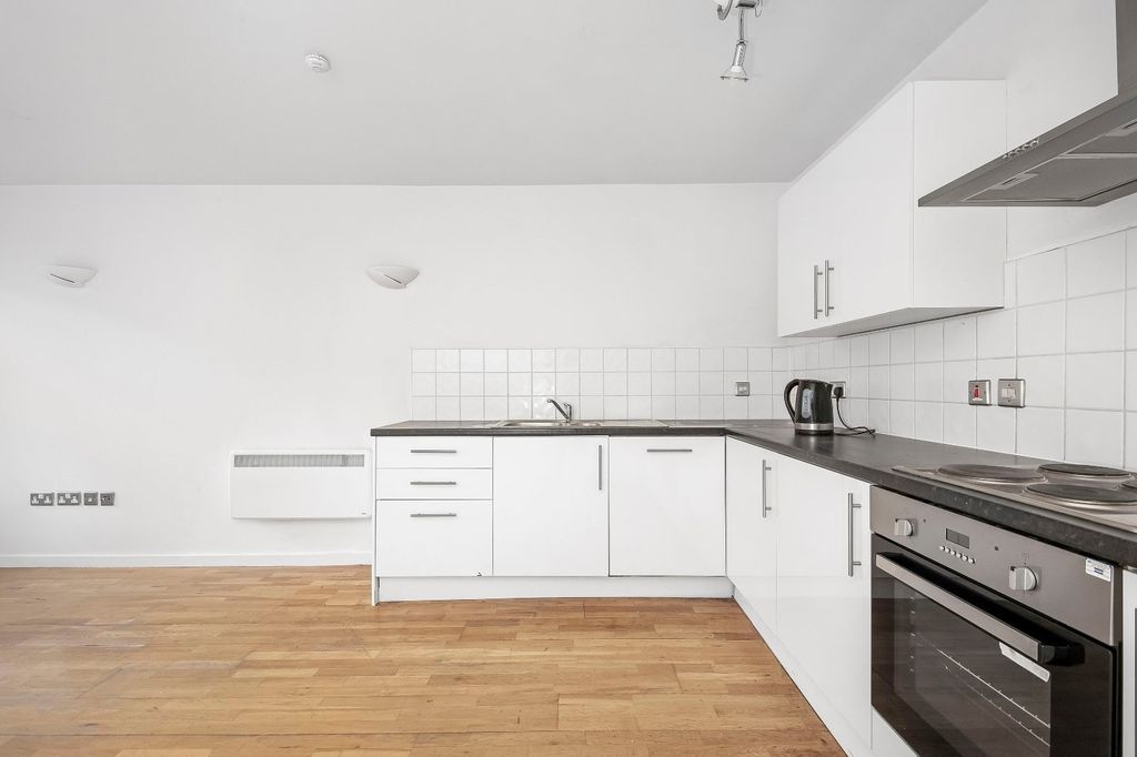 Property photo 2 of 6 Picture No. 23