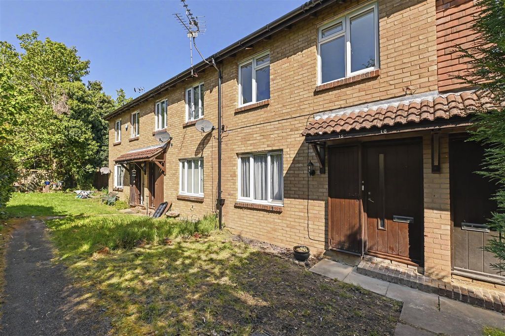 Property photo 1 of 14 Millford-Close-10.Jpg