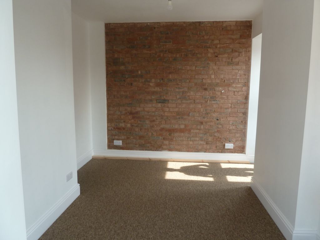 Property photo 3 of 6 Bedroom