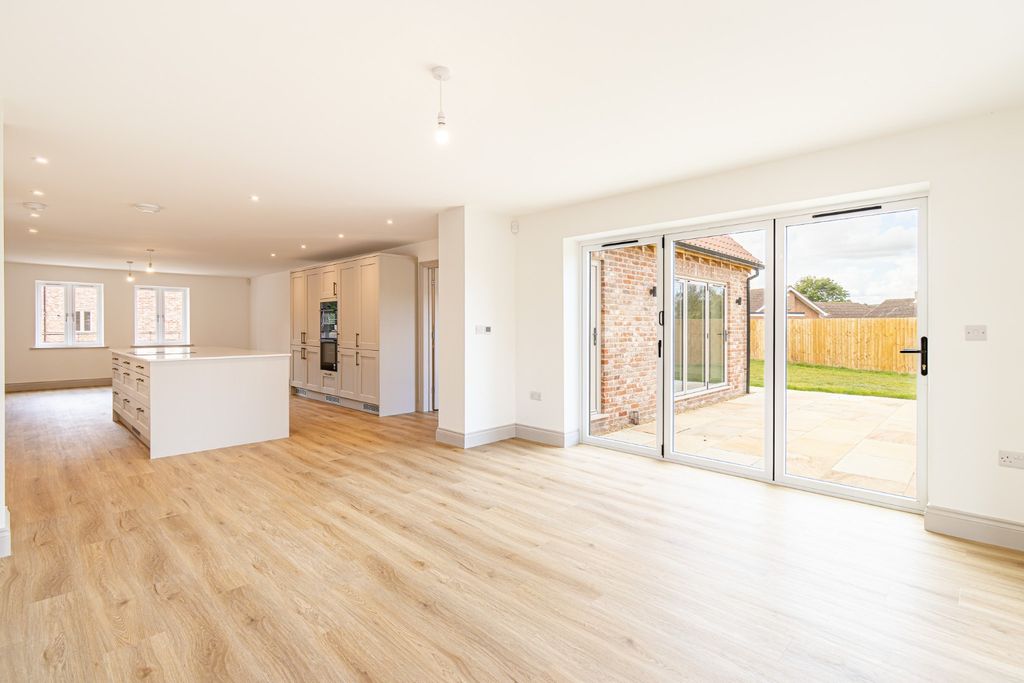 Property photo 3 of 38 5475963