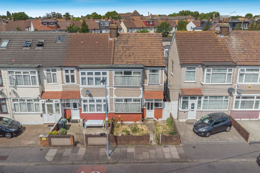 Property photo 2 of 25 21 Somerville Road, Chadwell Heath, Romford, Essex, Rm6 5Bd