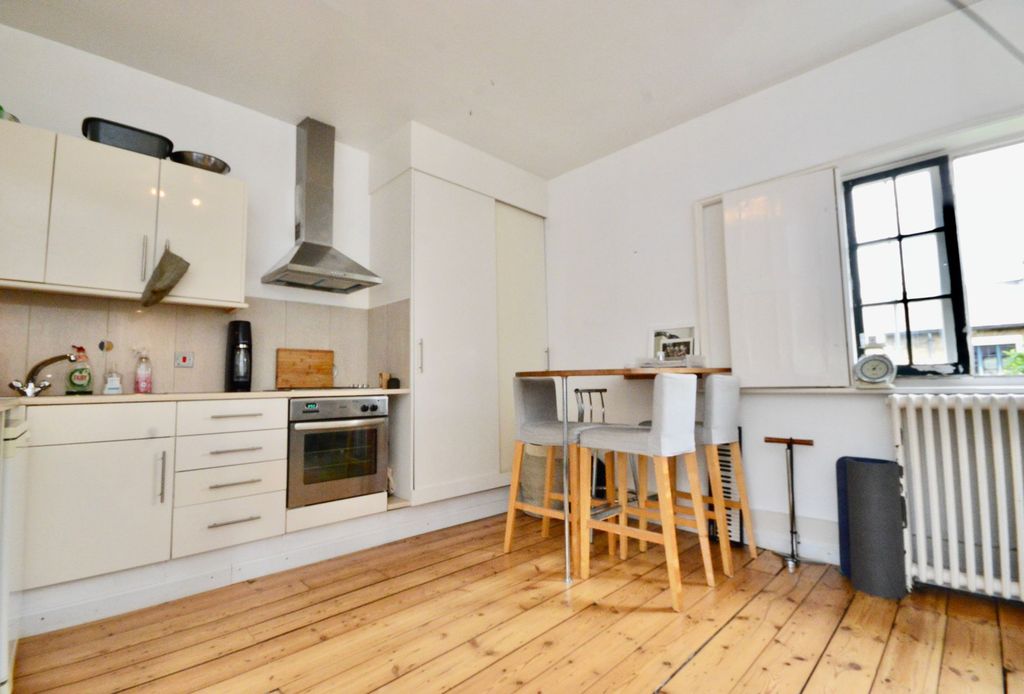 Property photo 2 of 9 Kitchen