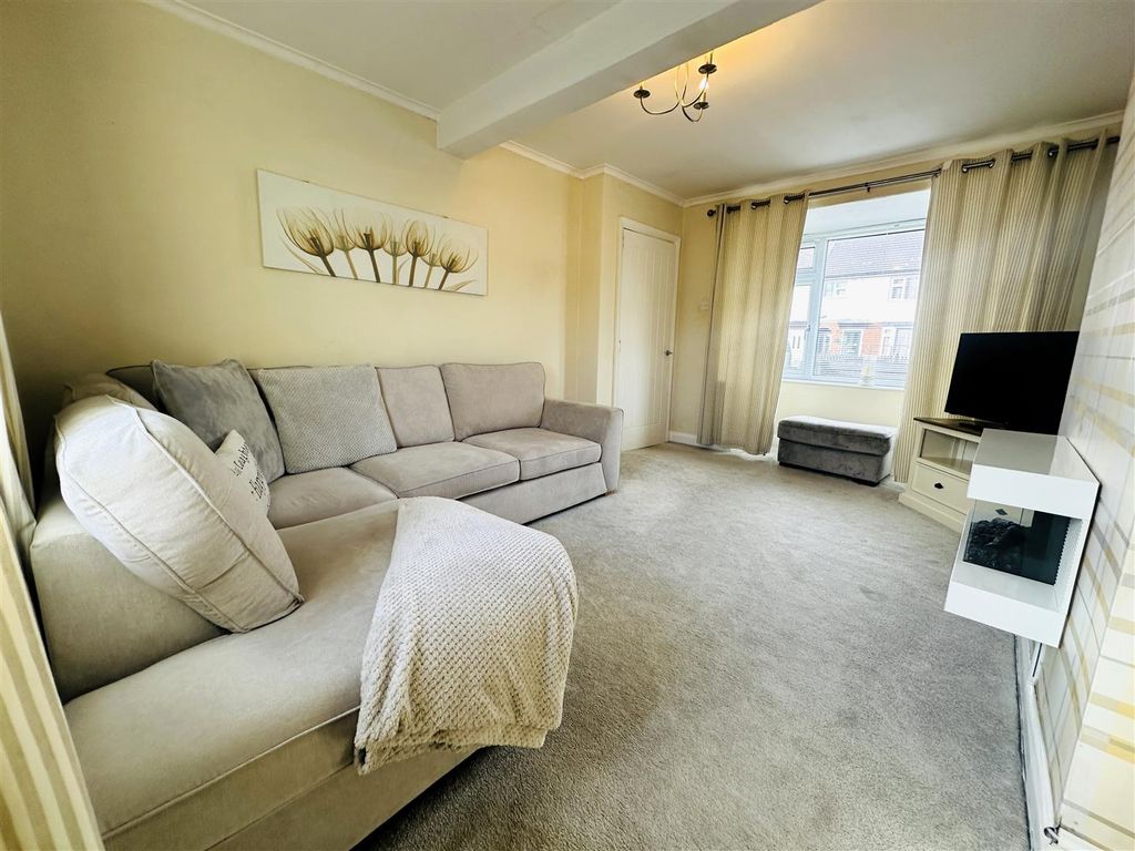 Property photo 2 of 11 Lounge 3.Jpg