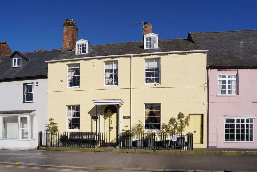 Property photo 1 of 31