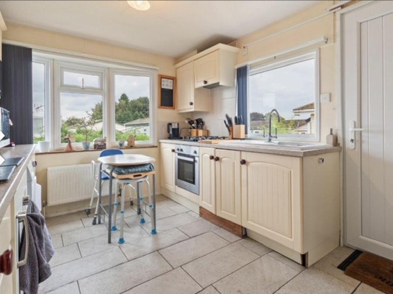 Property photo 2 of 11 Kitchen Breakfast Room
