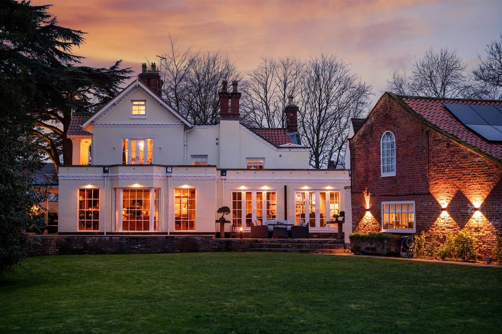 Property photo 2 of 76 Exterior And Gardens