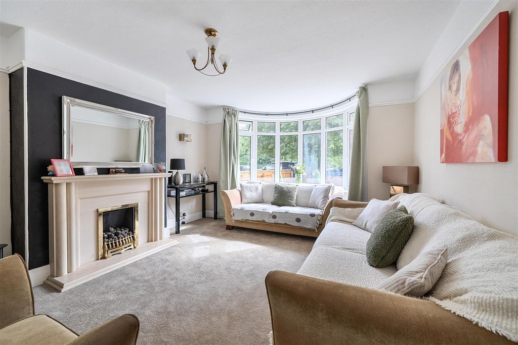 Property photo 2 of 18 Sitting Room