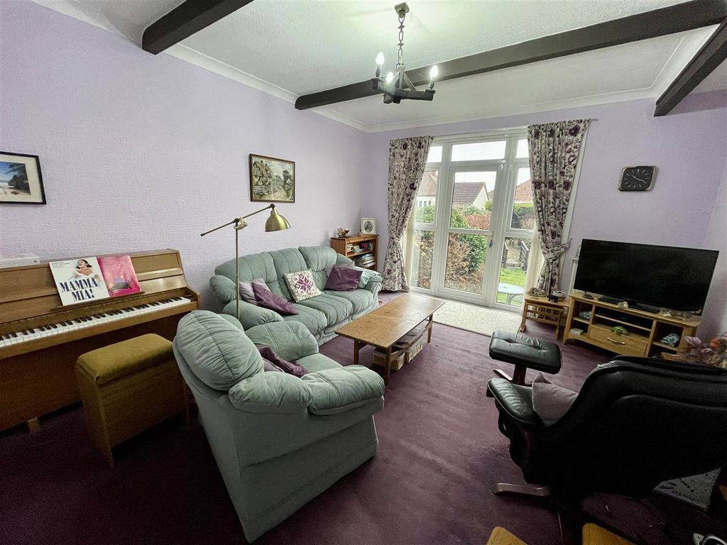 Property photo 2 of 13 Lounge