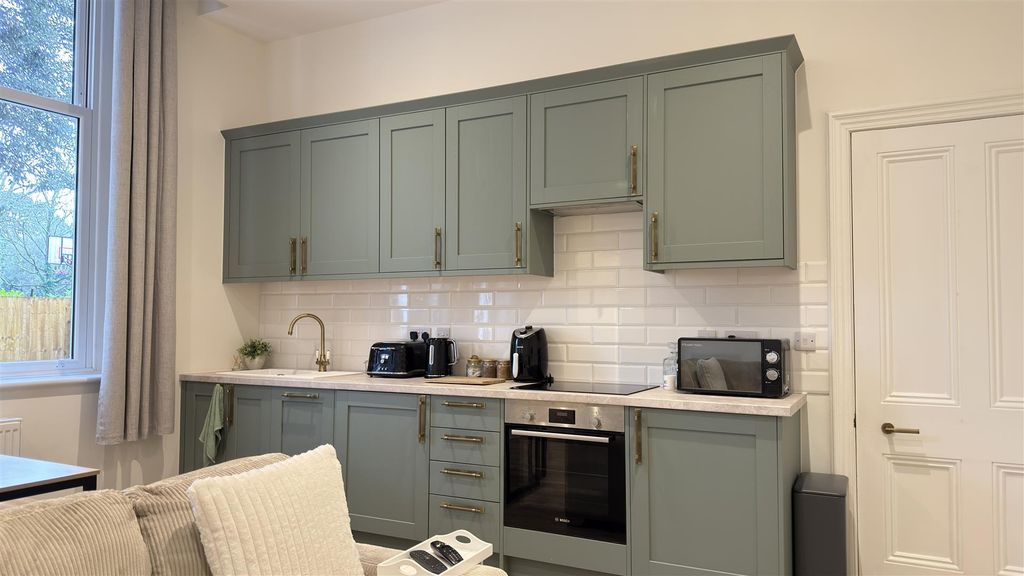 Property photo 3 of 7 Kitchen Lounge Diner