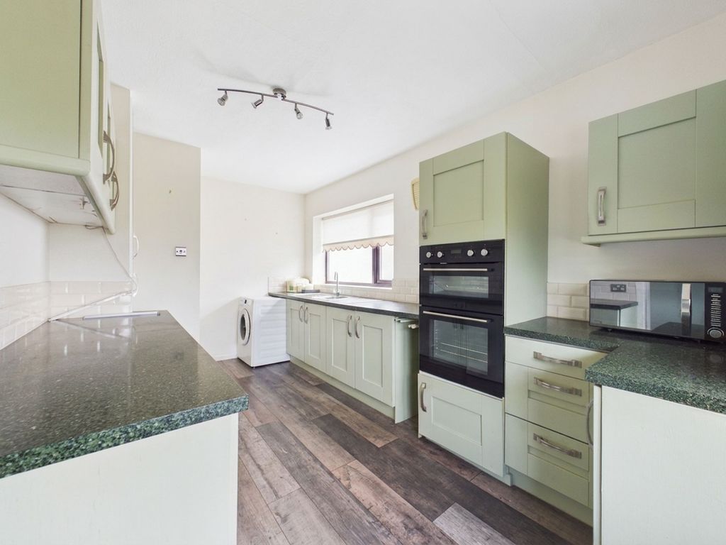 Property photo 2 of 12 Kitchen