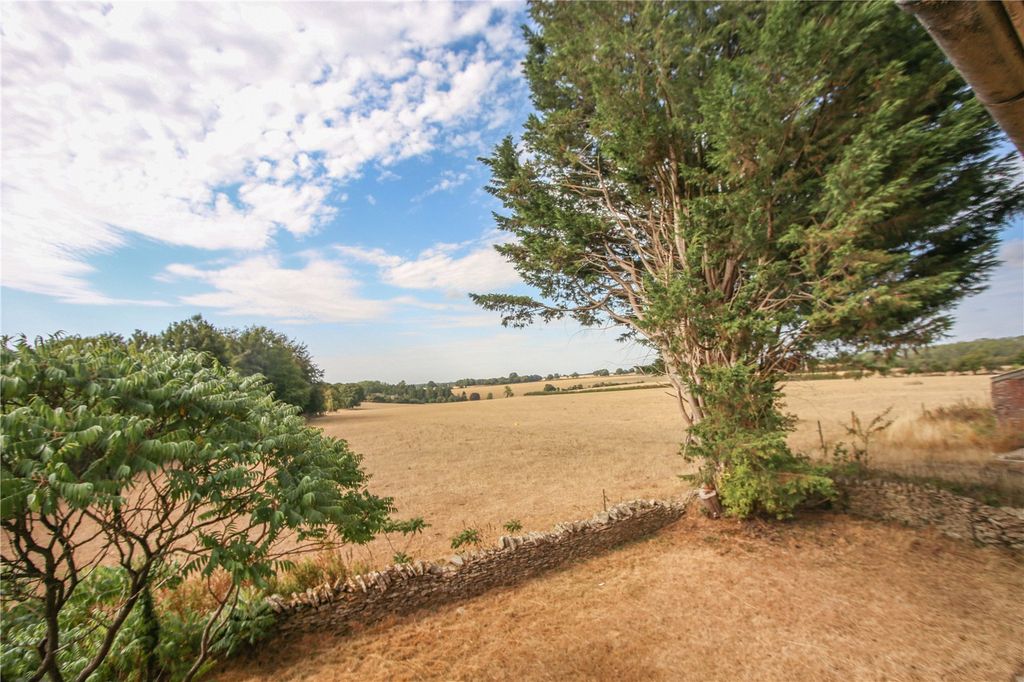 Property photo 2 of 15 Picture No. 28